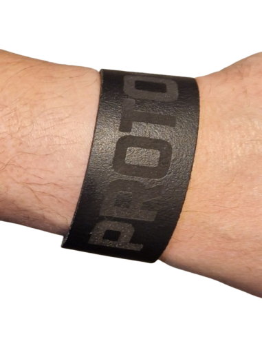 Leather clamp for immobilization.