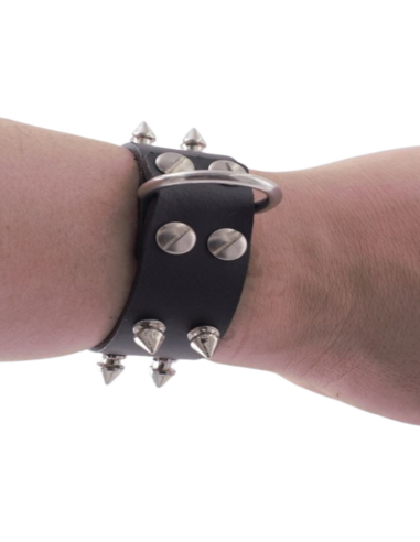 Leather clamp for immobilization.